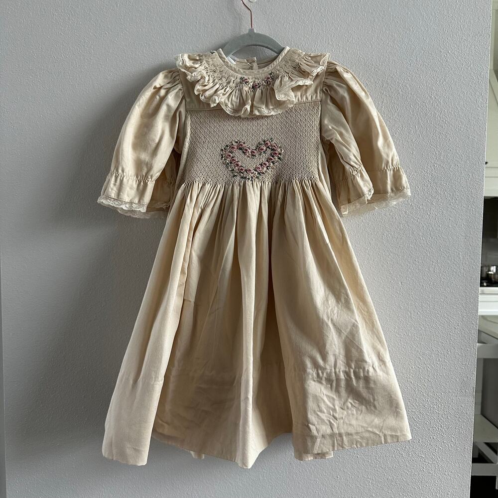 Victoria's Original Girl’s smocked Embroidered Cotton Dress size 5